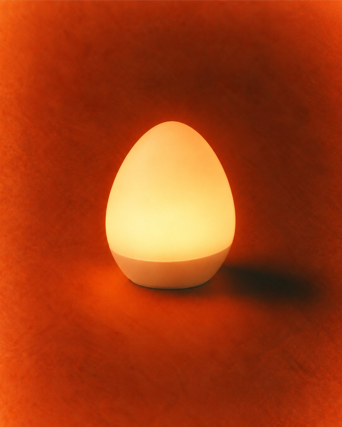 L'Œuf laqi allumé en lumière chaude