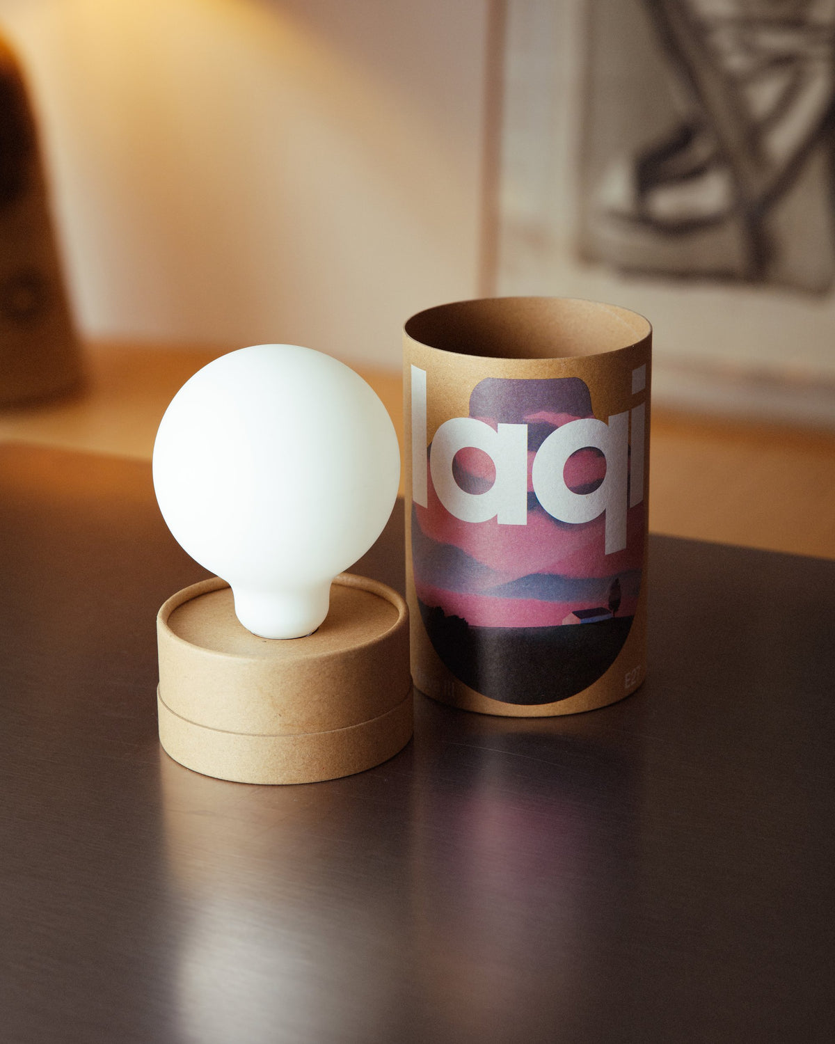 Ampoule circadienne laqi Le Globe E27 et sa boîte