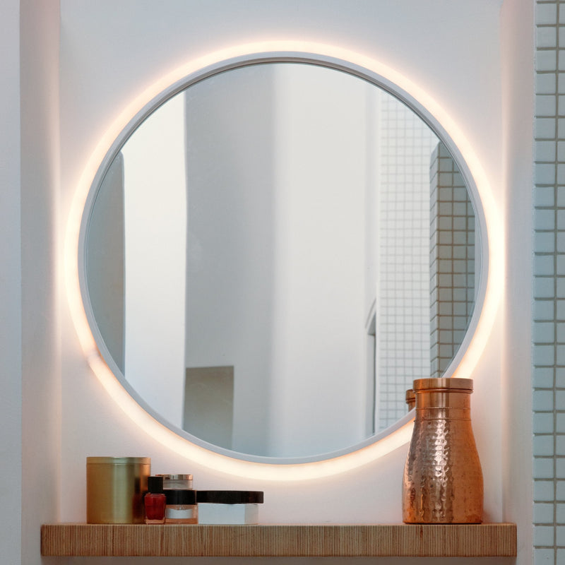 La Boréale autour d'un miroir rond, lumière froide